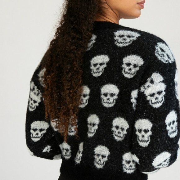 BRAND NEW with tag, super soft black and white skull cardigan. -M- - Picture 4 of 16